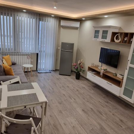 Flowers Apartment Добрич Экстерьер фото