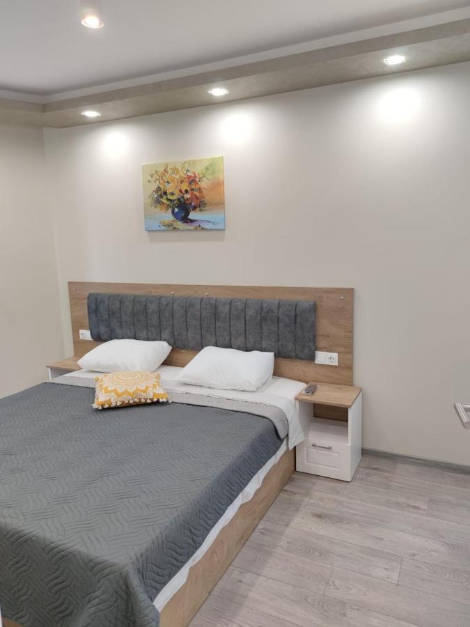 Flowers Apartment Добрич Экстерьер фото