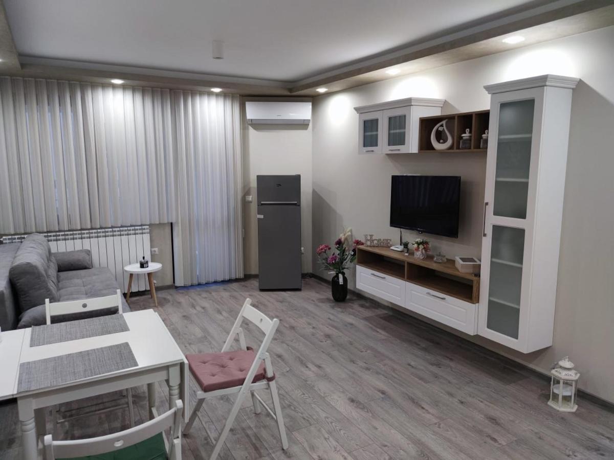 Flowers Apartment Добрич Экстерьер фото