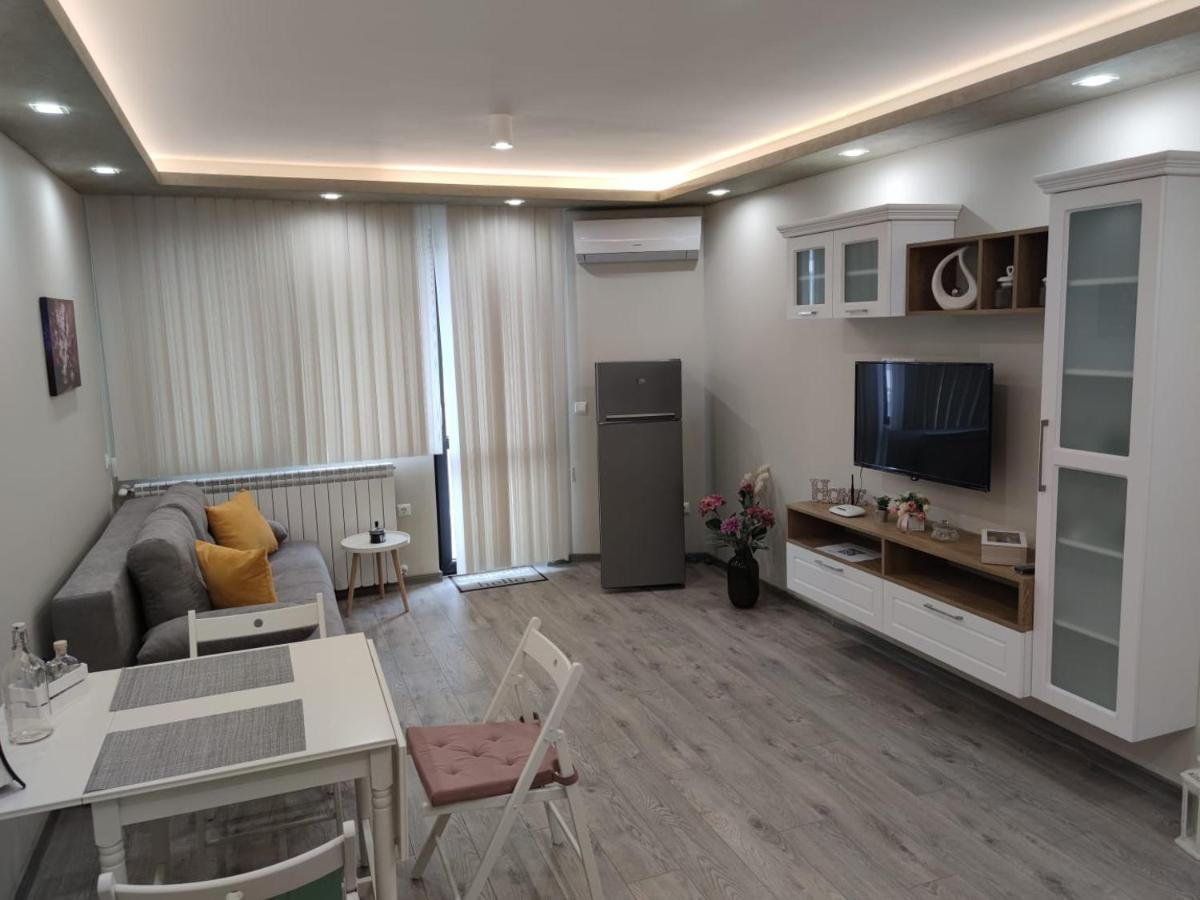Flowers Apartment Добрич Экстерьер фото