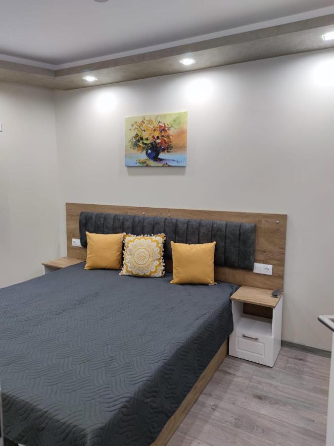 Flowers Apartment Добрич Экстерьер фото