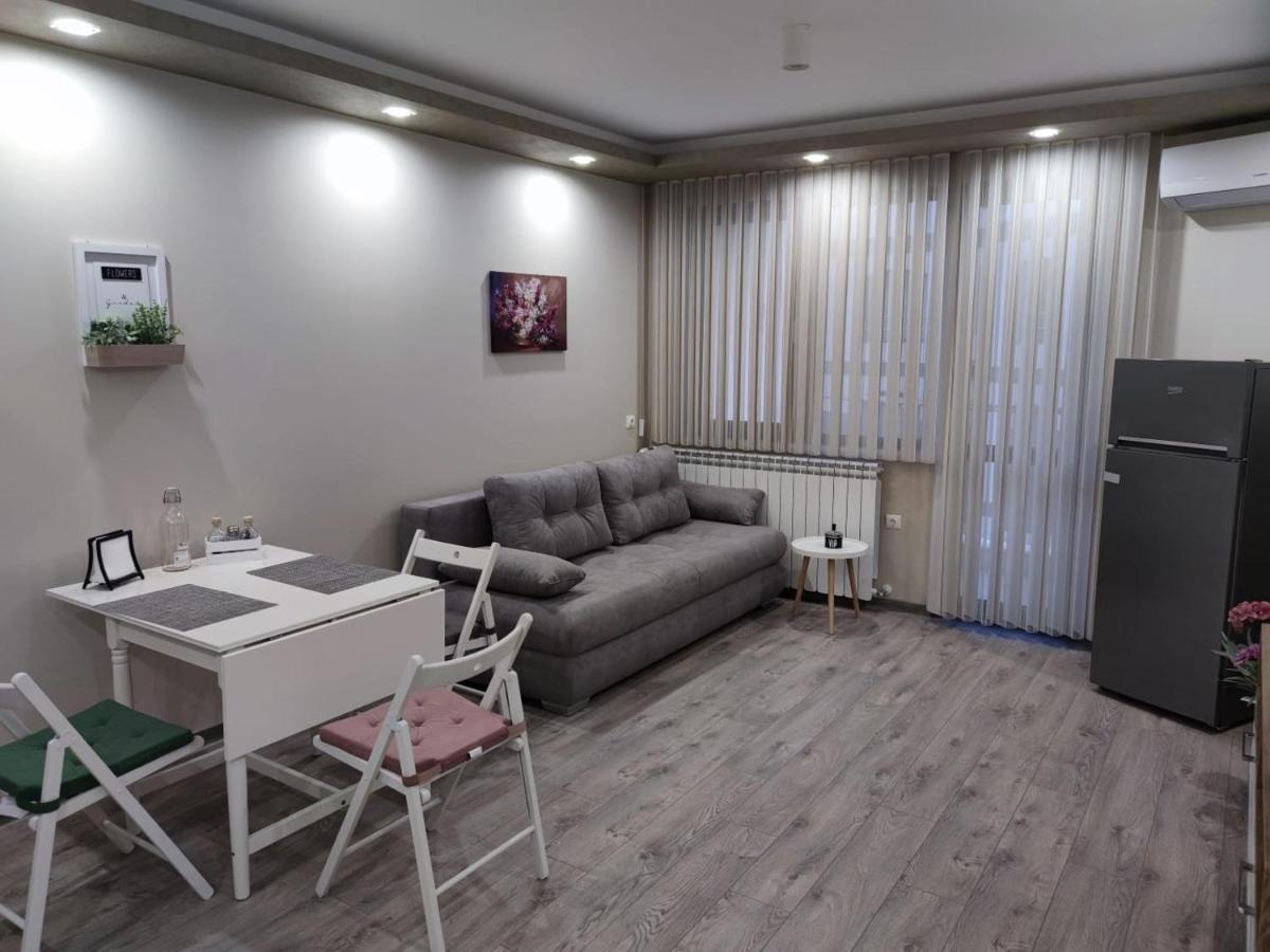 Flowers Apartment Добрич Экстерьер фото