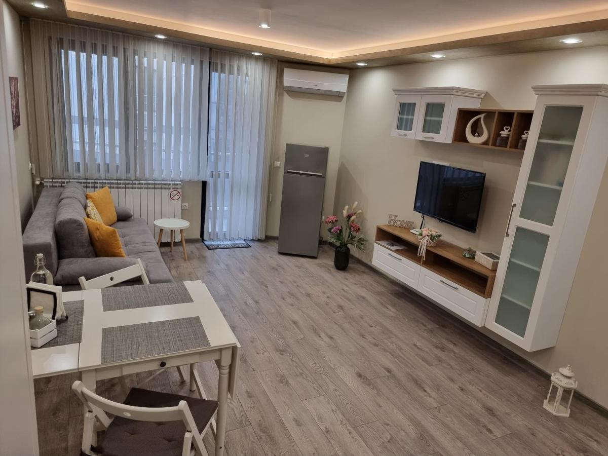Flowers Apartment Добрич Экстерьер фото