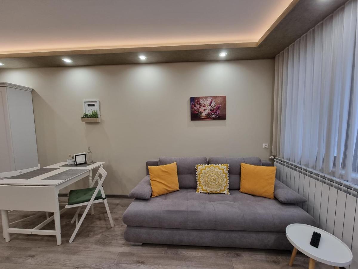 Flowers Apartment Добрич Экстерьер фото