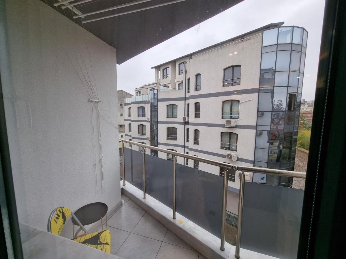 Flowers Apartment Добрич Экстерьер фото